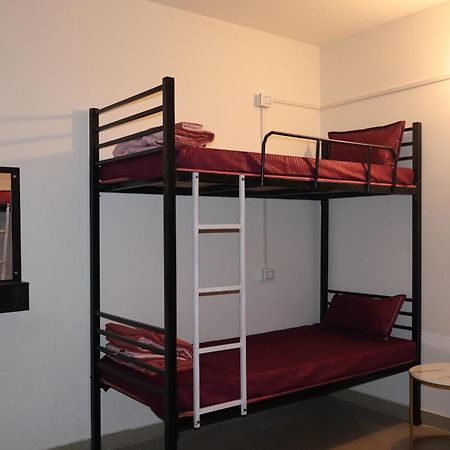 Nomad'S Nest Backpackers Hostel Ґувахаті Екстер'єр фото