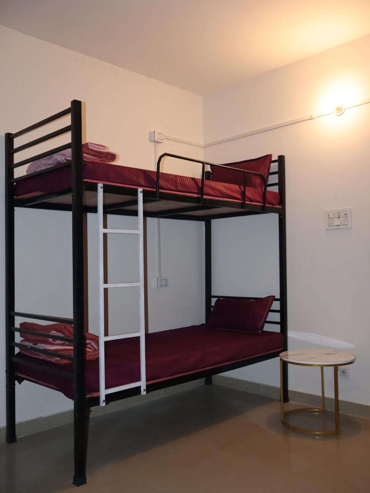 Nomad'S Nest Backpackers Hostel Ґувахаті Екстер'єр фото